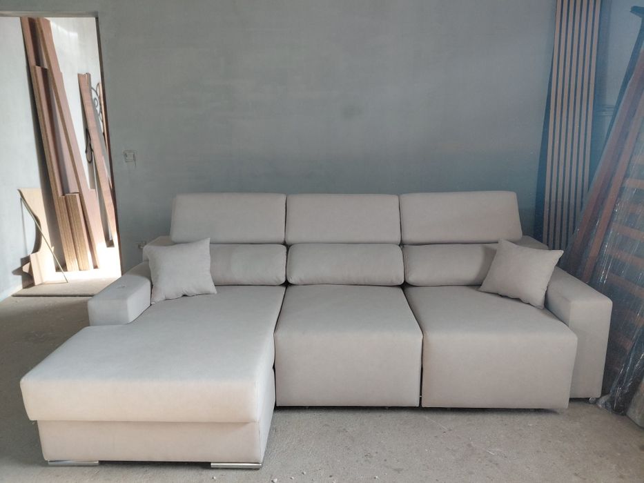 Sofá cama com carregamento por indução