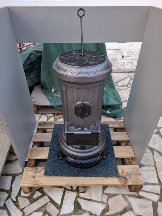 Salamandra a Lenha em Ferro Fundido em Excelente Estado