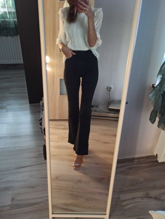 Spodnie jeansowe czarne dzwony dopasowane Bershka XS wyższy stan