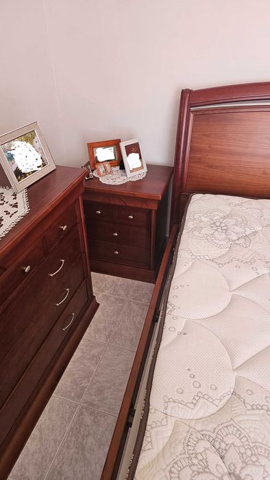 Quarto completo em excelente estado