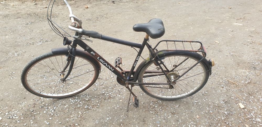 Stary rower pelikaan