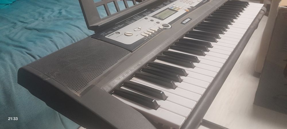 Teclado luminoso Yamaha EZ-200 com Suporte, 61 teclas iluminadas