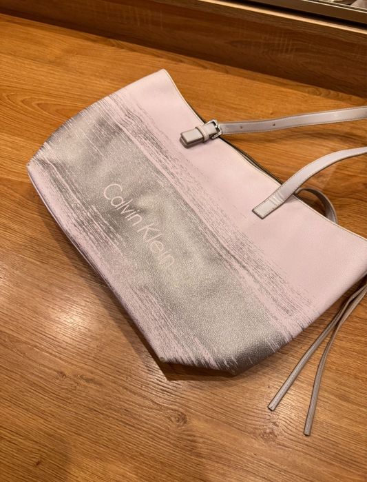 Damska srebrna torebka Calvin Klein