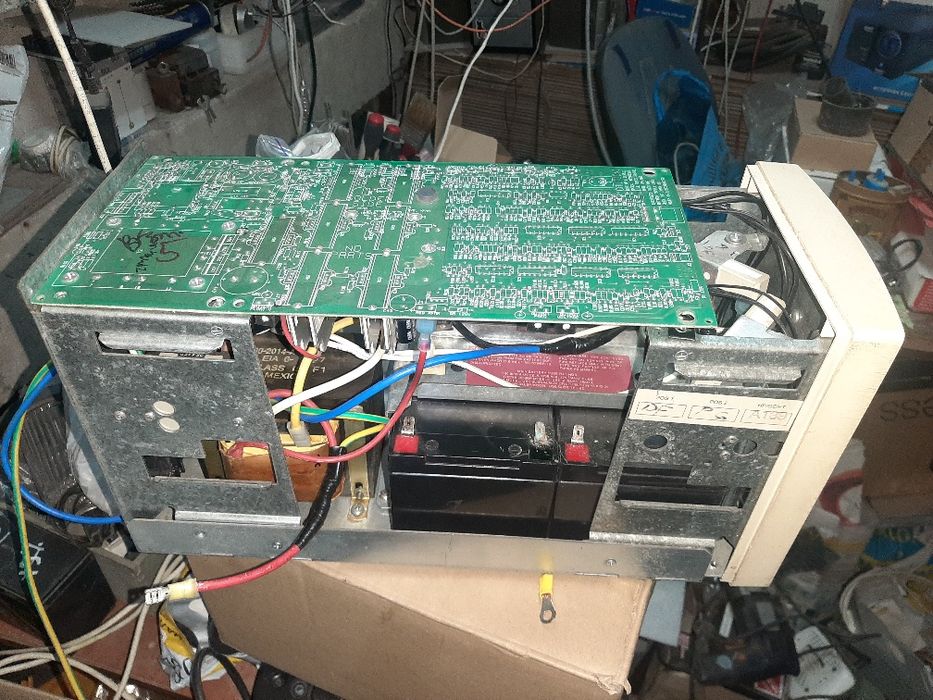 Бесперебійник 630вт APC Back-upc 900 чистий сінус 24в ББЖ ИБП