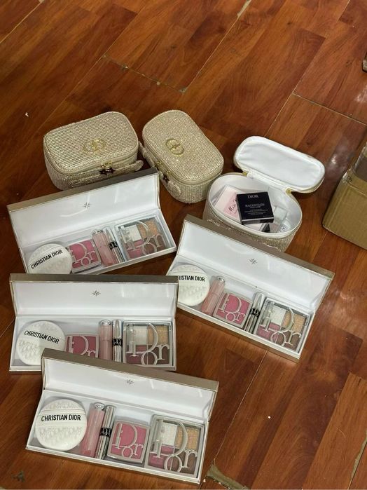 Набори косметики брендової