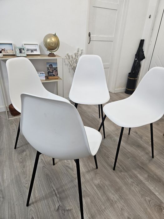 4 Cadeiras Home Store Brancas – Estilo Nórdico/Escandinavo