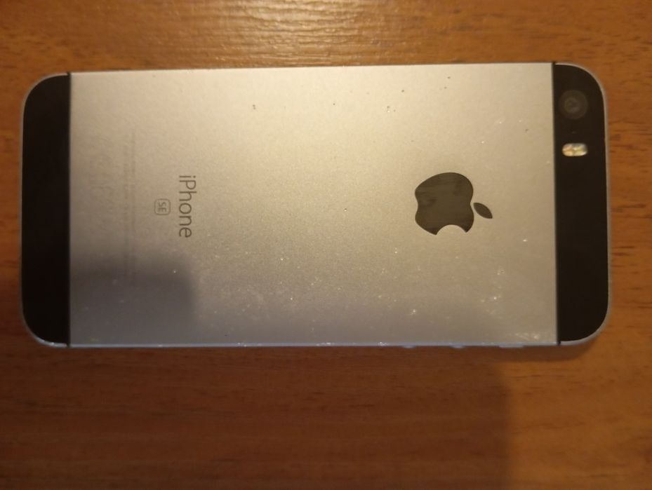 iPhone SE 128 GB Space Grey + etui