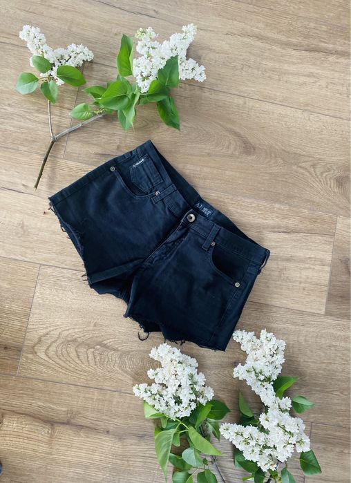 Krótkie włoskie spodenki szorty shorty czarne Armani Jeans s 36
