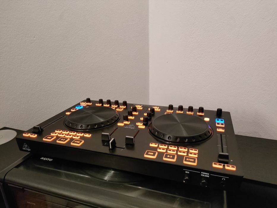 Konsola DJ Behringer cmd studio 4a
