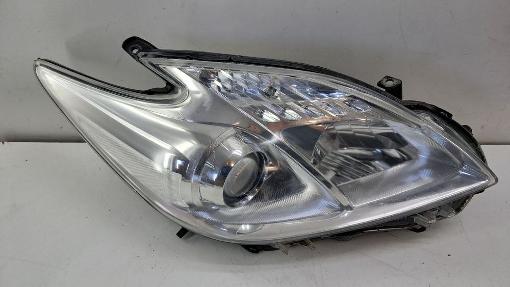 Фара правая Toyota Prius 2012 8113047510
