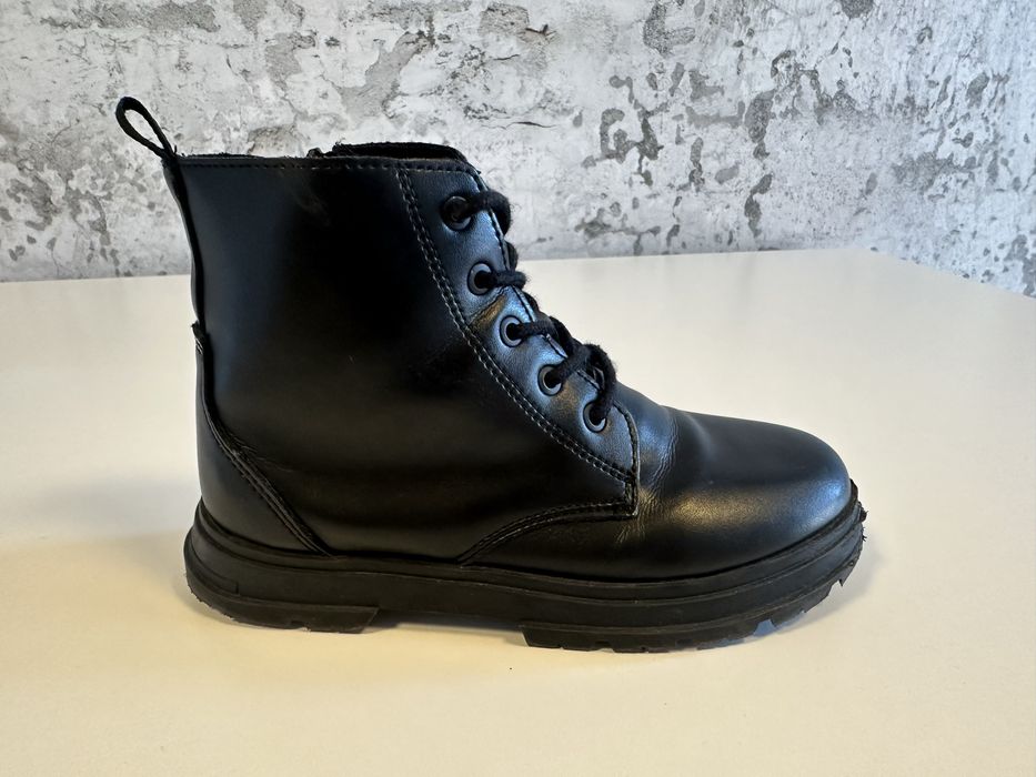 Весняне взуття Zara