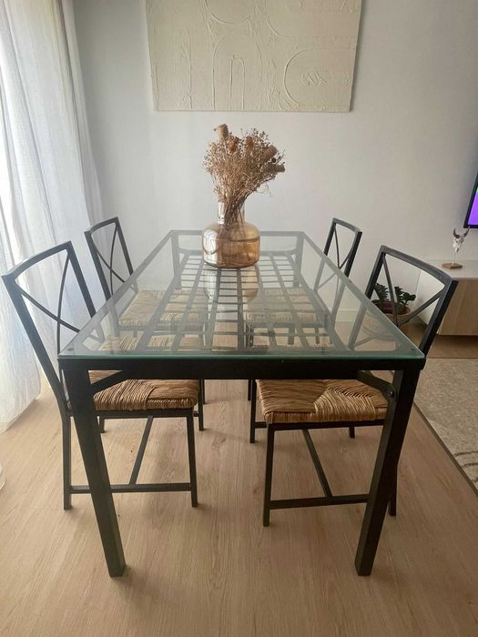 Mesa de jantar + 4 cadeiras