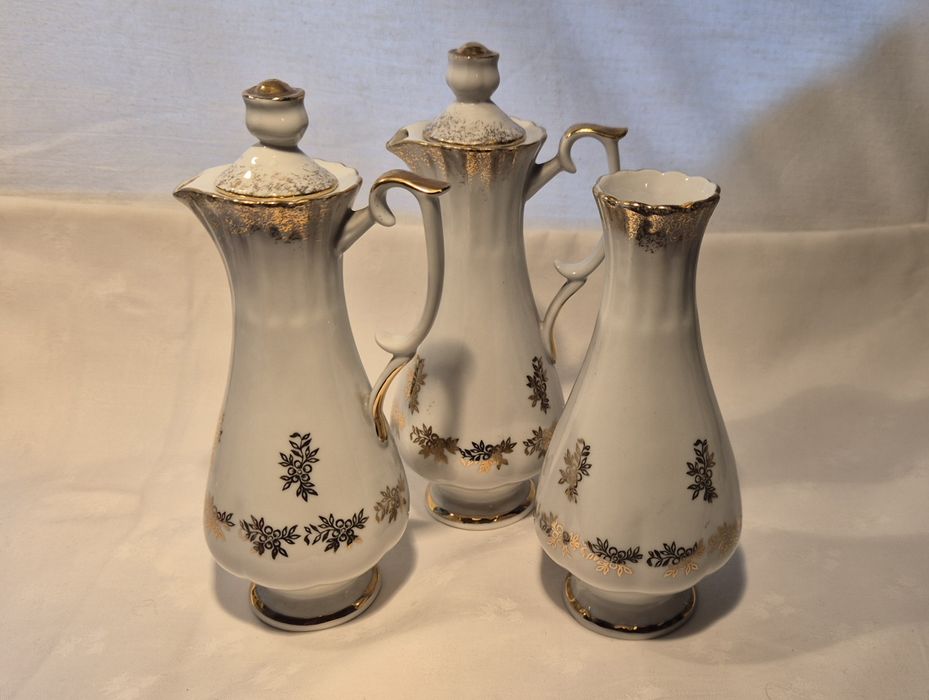 Chodzież porcelanowy zestaw stołowy 2x dzbanuszek oliwa ocet + wazonik