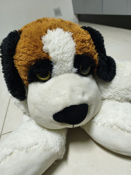 Cão peluche tamanho grande