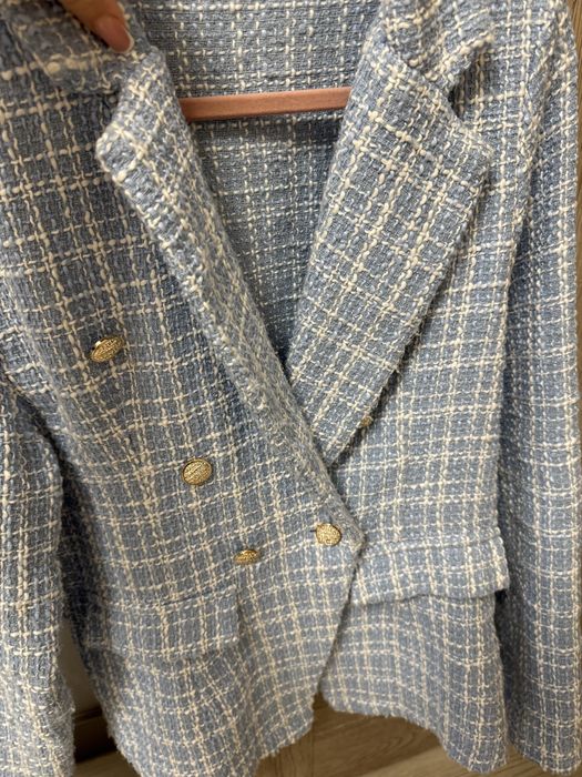 Піджак твідовий.
