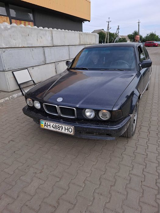 Автомобіль BMW 735I