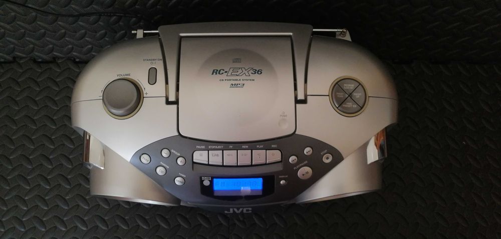 Radiomagnetofon z CD JVC RC-EX36 (boombox)