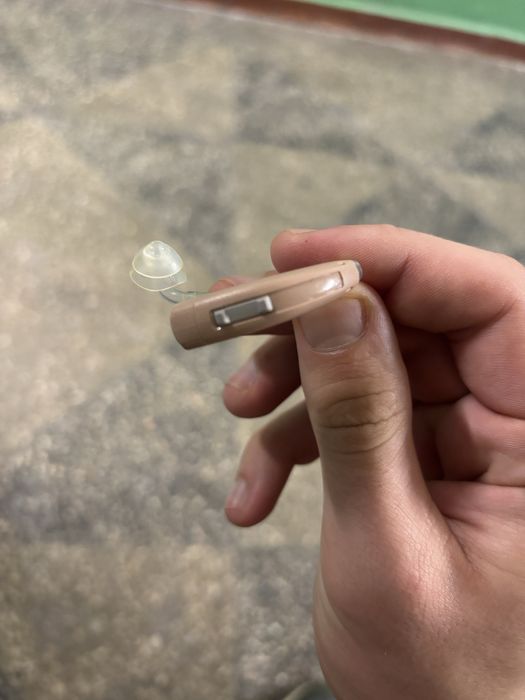 Продам слуховий аппарат AudioService з гарантією і зовсім нові.