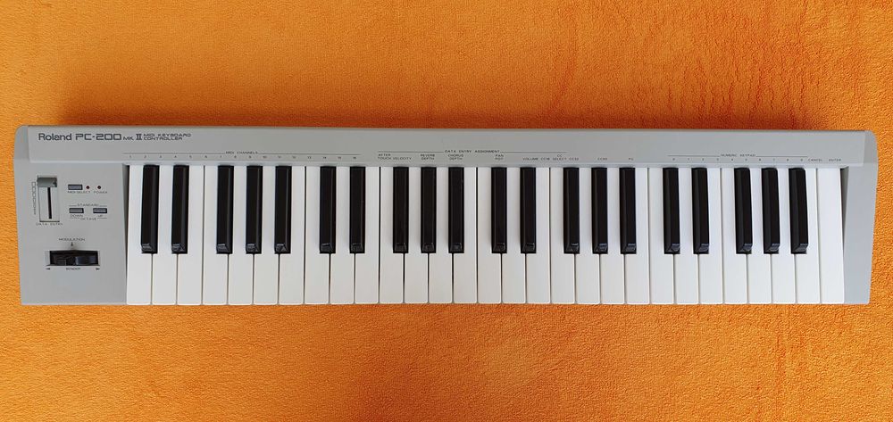 Roland PC-200 MK II Midi Keyboard Controller