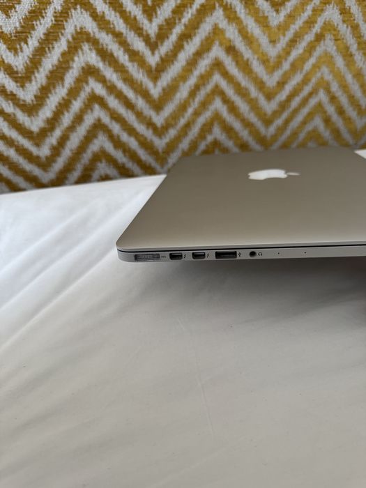 MacBook PRO 2015494648114178969604