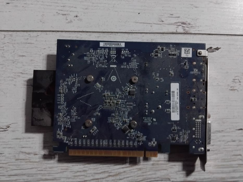 Karta graficzna AMD Radeon R7 450 OEM 2GB GDDR5 Bartfish HP