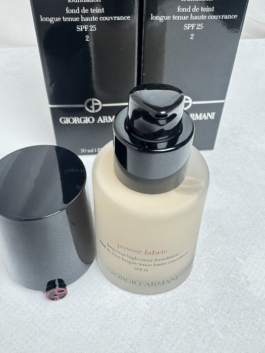 Тональний крем Armani Power Fabric