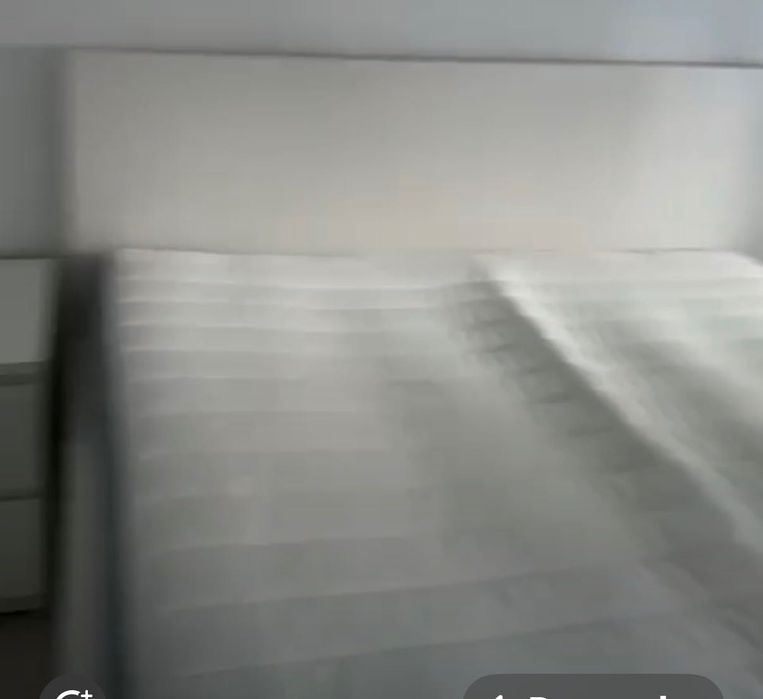Cama de casal branca IKEA