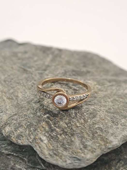 Delikatny złoty pierścionek Pr.333  Stan idealny roz.12