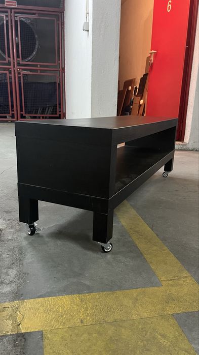 Mesa de TV da Ikea