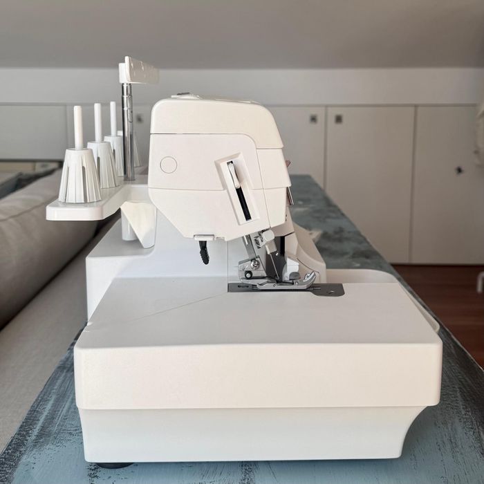 Elna eXtend 864 Air – Como Nova | Utilizada Apenas Uma Vez