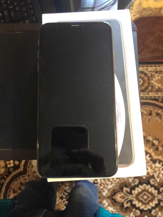 Продам Iphone XS max neverlok