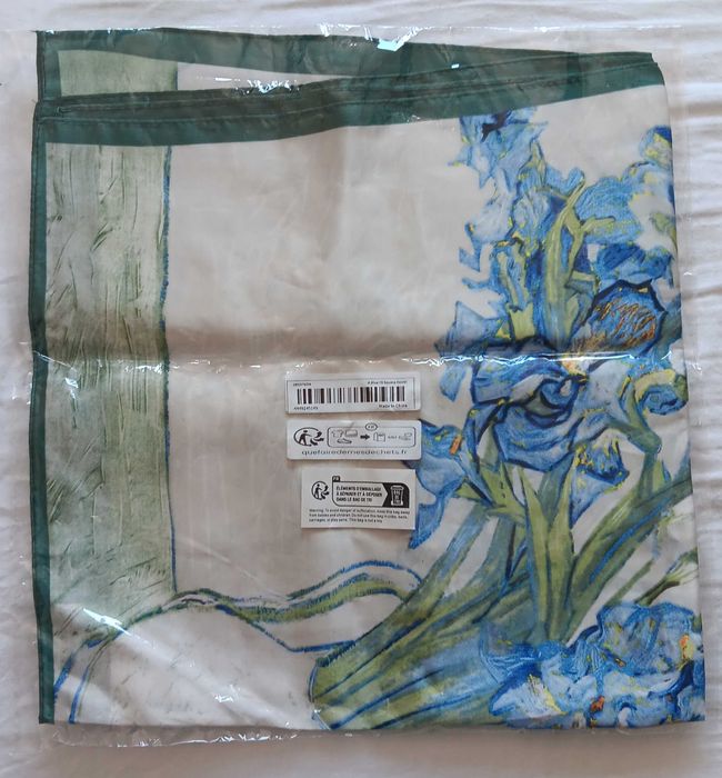 Apaszka damska w kwiaty 70x70 cm kwadratowa