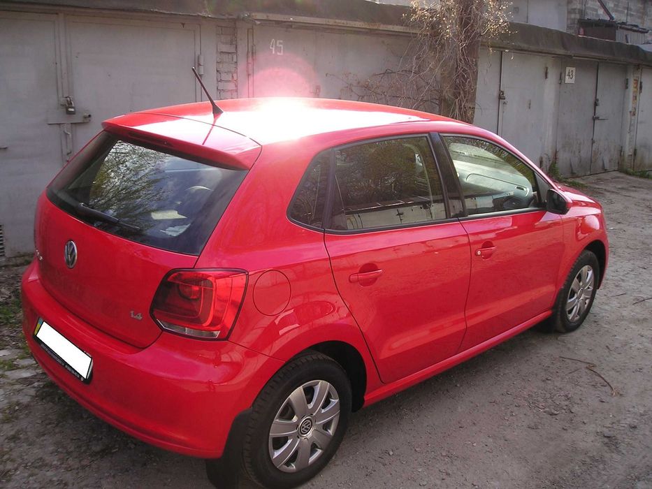 Volkswagen  Polo   Automat   2011г.  80т. км  Как  новый.  Макс.  комп