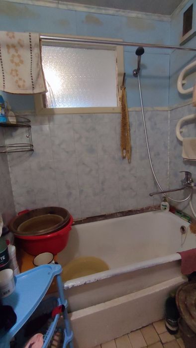 3-х комн. квартира СевГОК, остановка "Стадион" 3-й этаж, не угловая