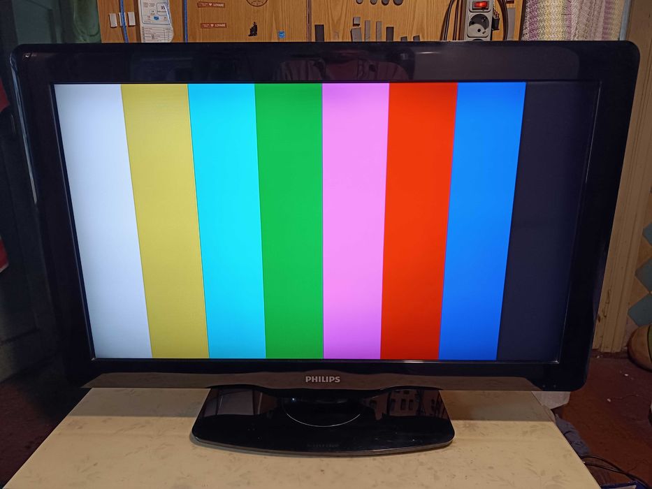 Телевизор 32" Philips 32PFL3605/12