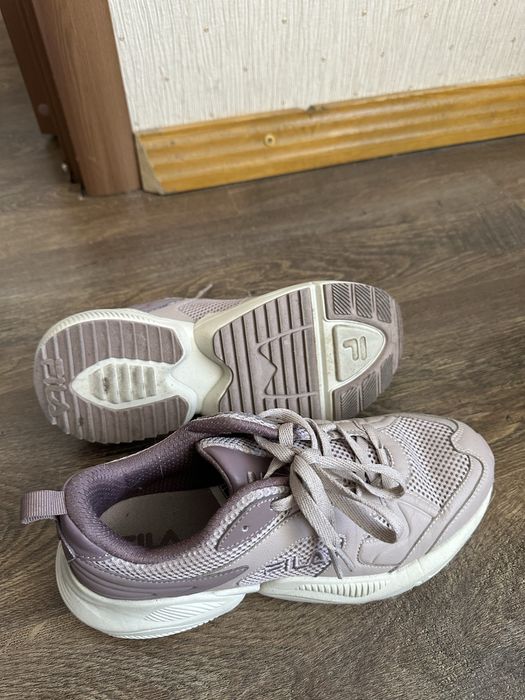 Кросівки Fila.