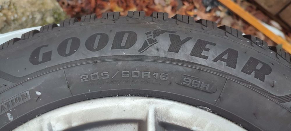 Зимові шини з дисками BMW 3 g20 g21 205/60R16 Goodyear