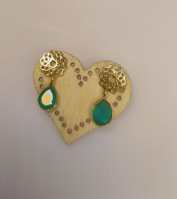 Pozłacane kolczyki z onyksem zielonym