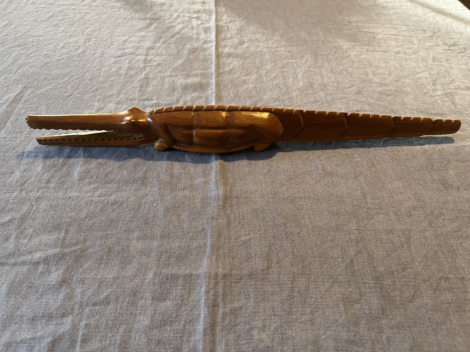 Crocodilo em madeira