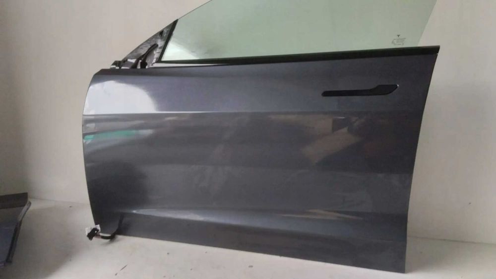 Tesla Model 3 Двері Передні - рестайл дорестайл