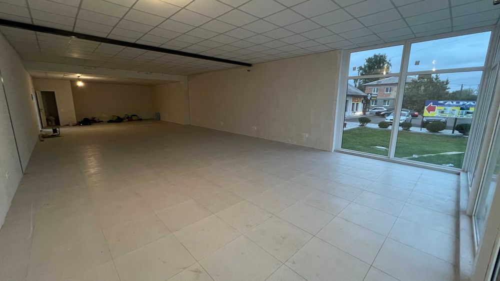 Оренда ФАСАДНОГО комерційного приміщення 121,5 м.кв. м. САРНИ ЦЕНТР