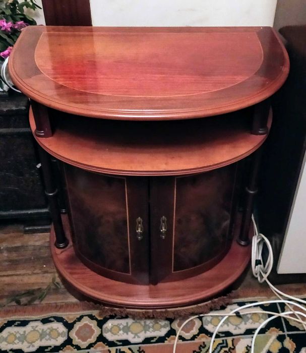 Móvel de TV com garrafeira