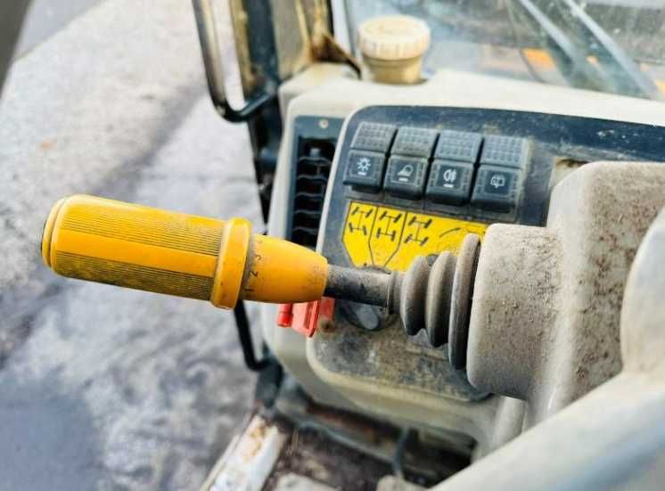 Телескопічний навантажувач JCB 532-120 12 метрів