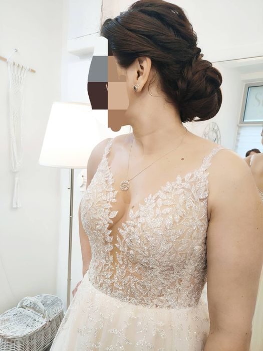 Suknia ślubna na ramiączkach