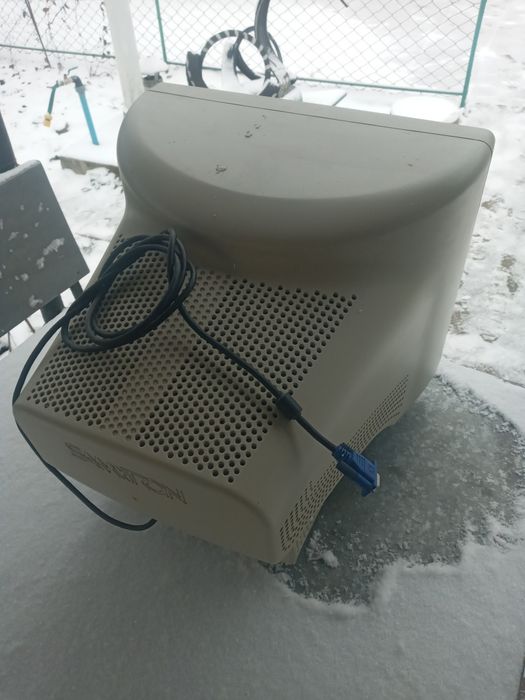 Монітор старого зразка.