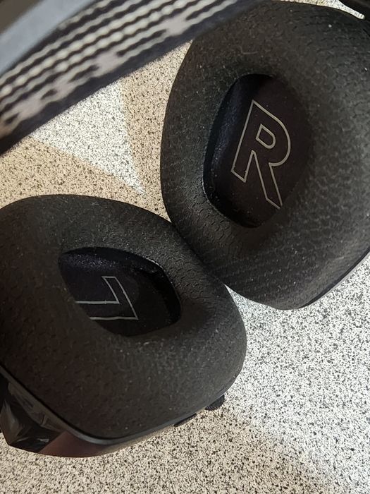 Наушники Logitech G733