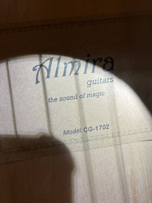 Продам гитару нову