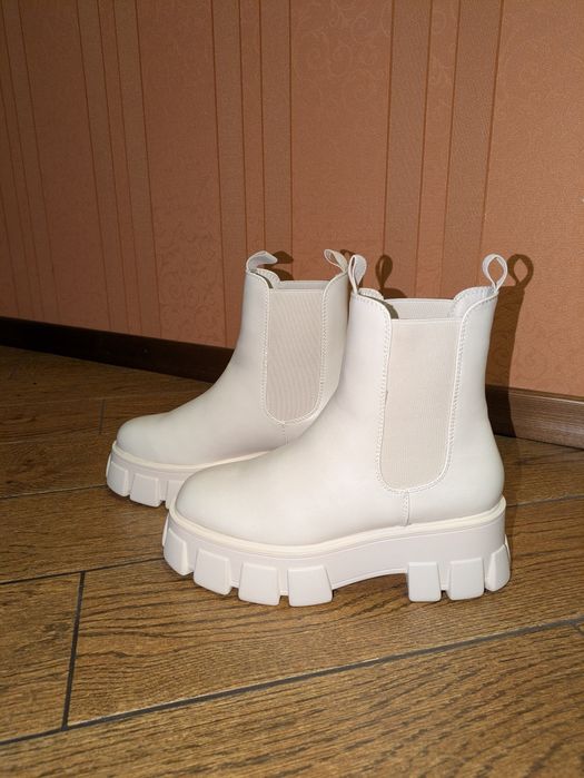 Молочні Челсі на високій підошві 38р