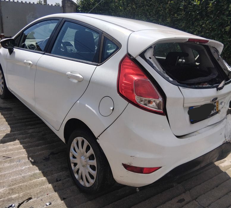 Vendo ford fiesta VI  1.5 tdci de 2013 nacional  acidentado salvado
