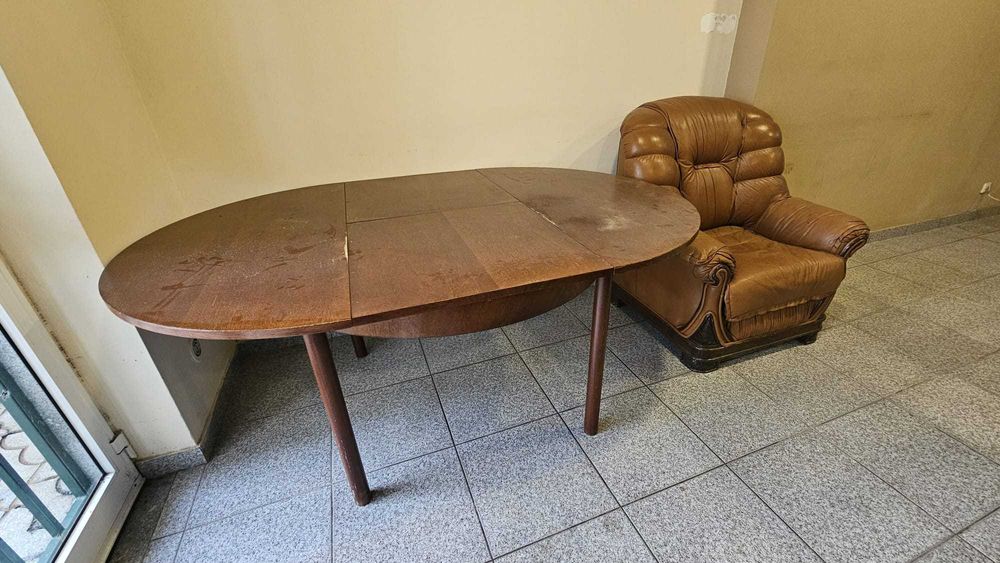 Sofá, mesa e móvel de madeira!!